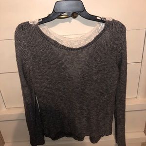 Small laced sweater with white laced design
